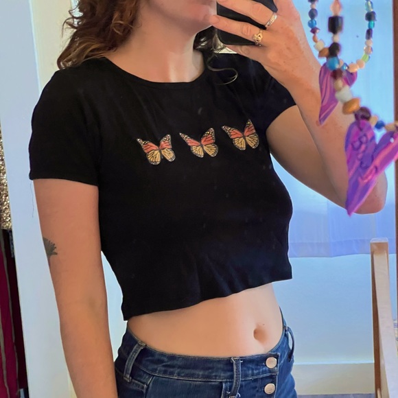 UO Cropped Butterfly Tee - Picture 1 of 4
